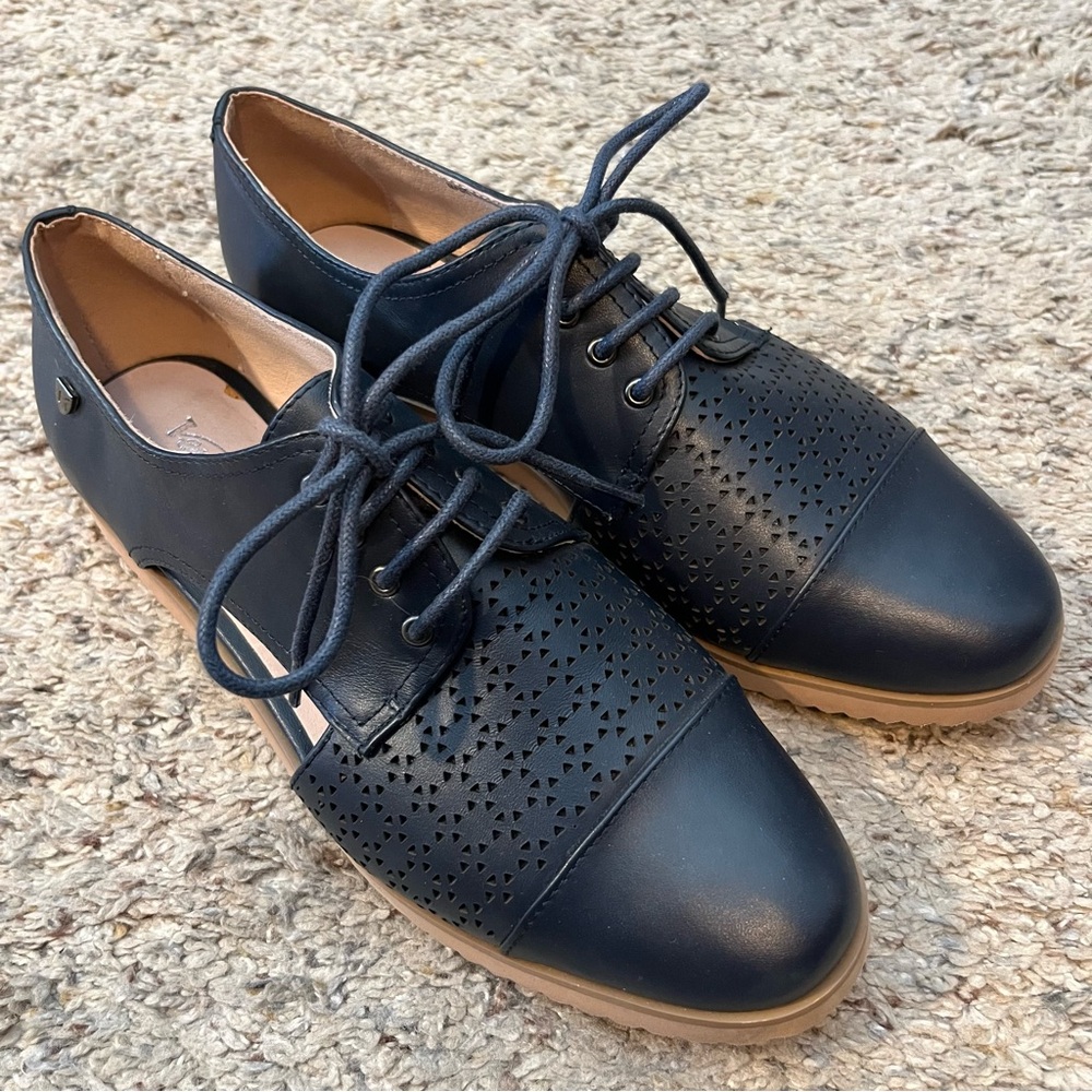 Venettini Blue Flats with Classic Design and Smooth Finish